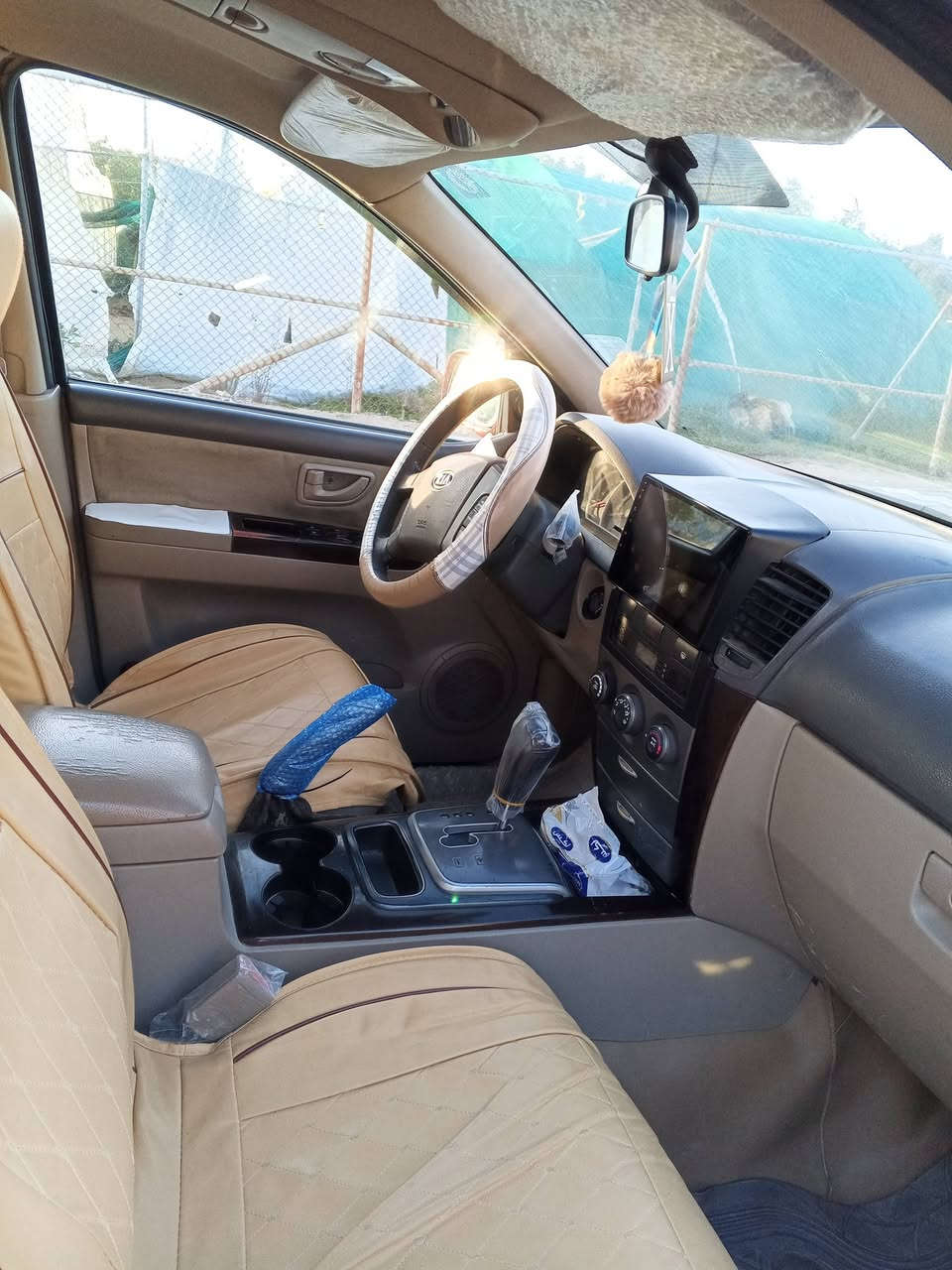 السلام عليكم سياره سورنتو موديل 2009خليجي سياره مكينه او كير خير من الله حداديه وره او گدام جديده سياره نضيفه بديها حلو او نضيف كلش سياره مامتعوبه السعر 105او بيها مجال ***********المكان الناصريه البطحاء
