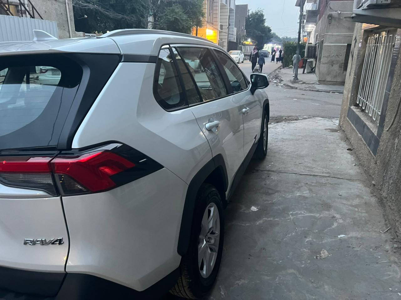 راف 4 للبيع فقط 
العنوان بغداد حي السلام 
فئة Le 
وارد خليجي
موديل 2025
***********
السعر  260 قابل للتفاوض
