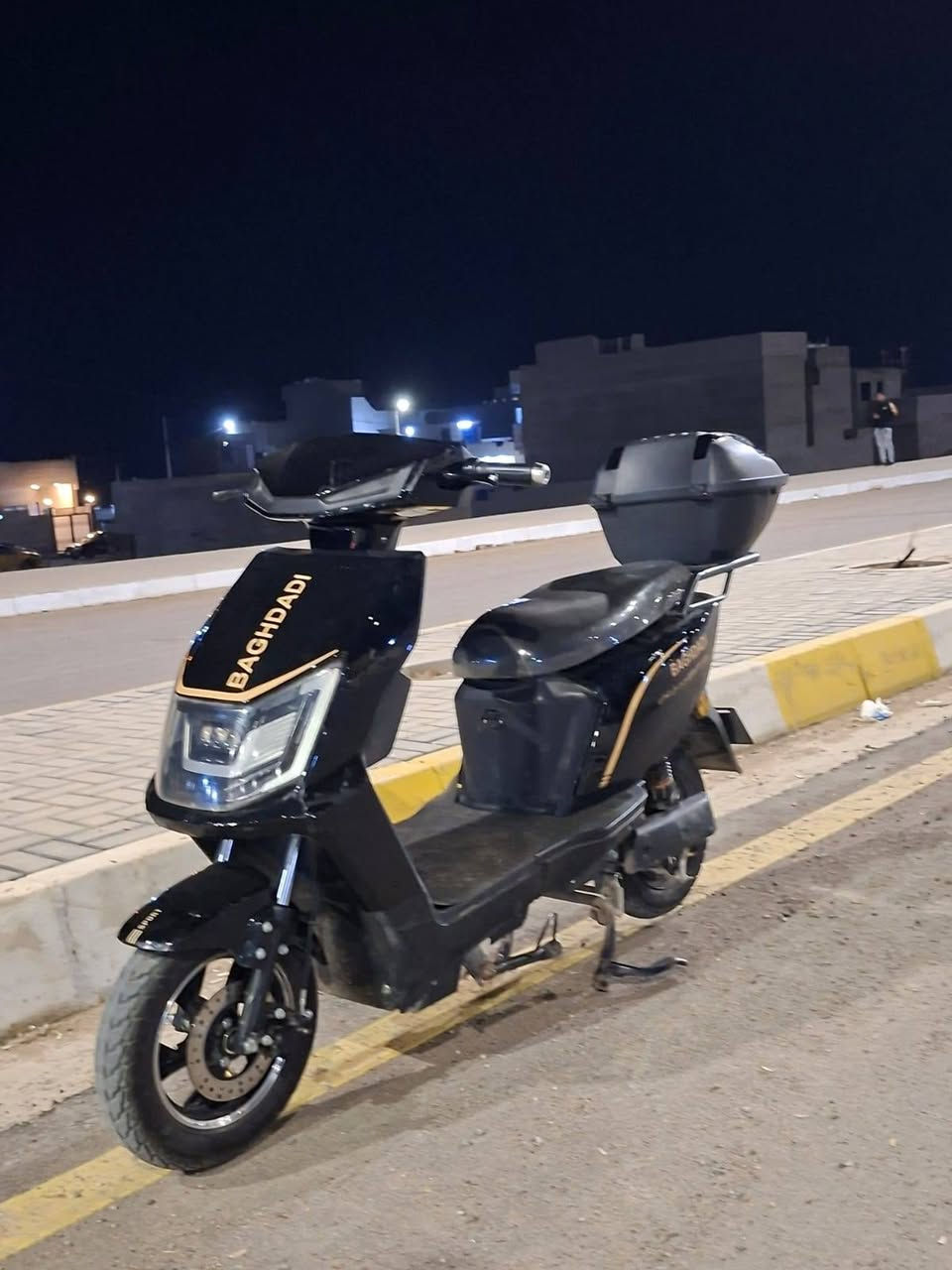 ماطور شحن شركة البغدادي 
نظام الP 
لایت عادي 
ولایت زینون 
اشارة يمين یسار
بك لایت 
سرعة99 
مثبت سرعة 
بطاریات عدد 6
کیر3نمر 
اسطاب دسك ملف 2500 
يحتوي صندق اسفل الكشن وصندوق احتياطي تشغيل عن بعد بصمه وصافرة انذار سرقه دبل اسویج 
وشحن هاتف ماطور جاهز من کلشي ماتصرف علي دينار شرط بس تشغل وتمشي 
المكان موصل السعر 575الف للتواصل..*********** الرقم بي واتساب
