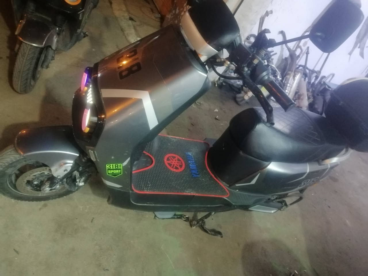 دراجه شحن 318 باب اول شرط البطاريات وين ماتريد افحص دبل بصمه صندوك + خوذه السعر خابر *********** غير متواجد على الفيس
