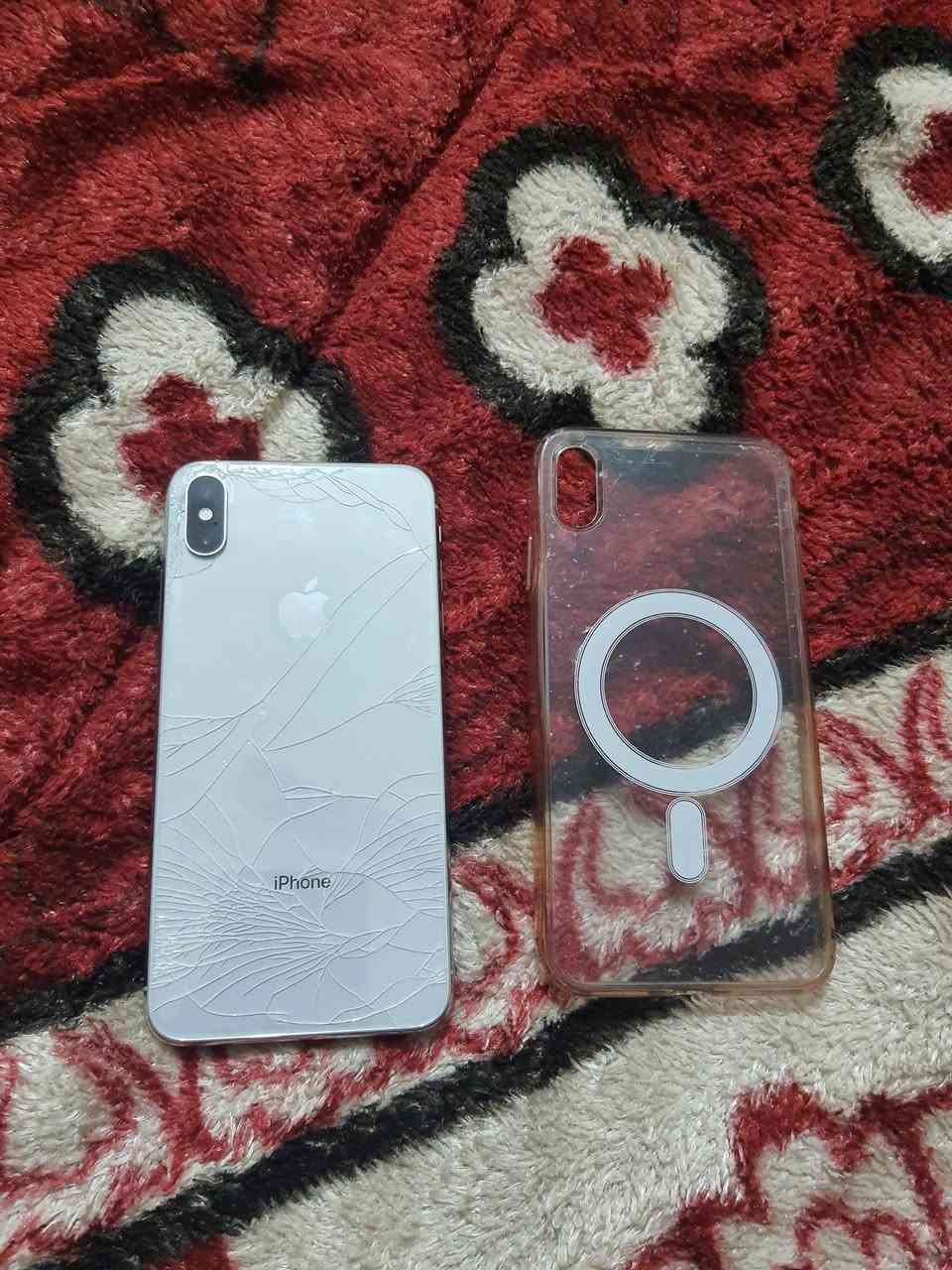 ايفون اكس ماكس ذاكره ٦٤ بطاريه ٧٣ شحنه زين جهاز شغال كلشي مامبي سعره ١٤٠ الف وبي مجال قليل مراسله واتساب او اتصال *********** عنواني بغداد
