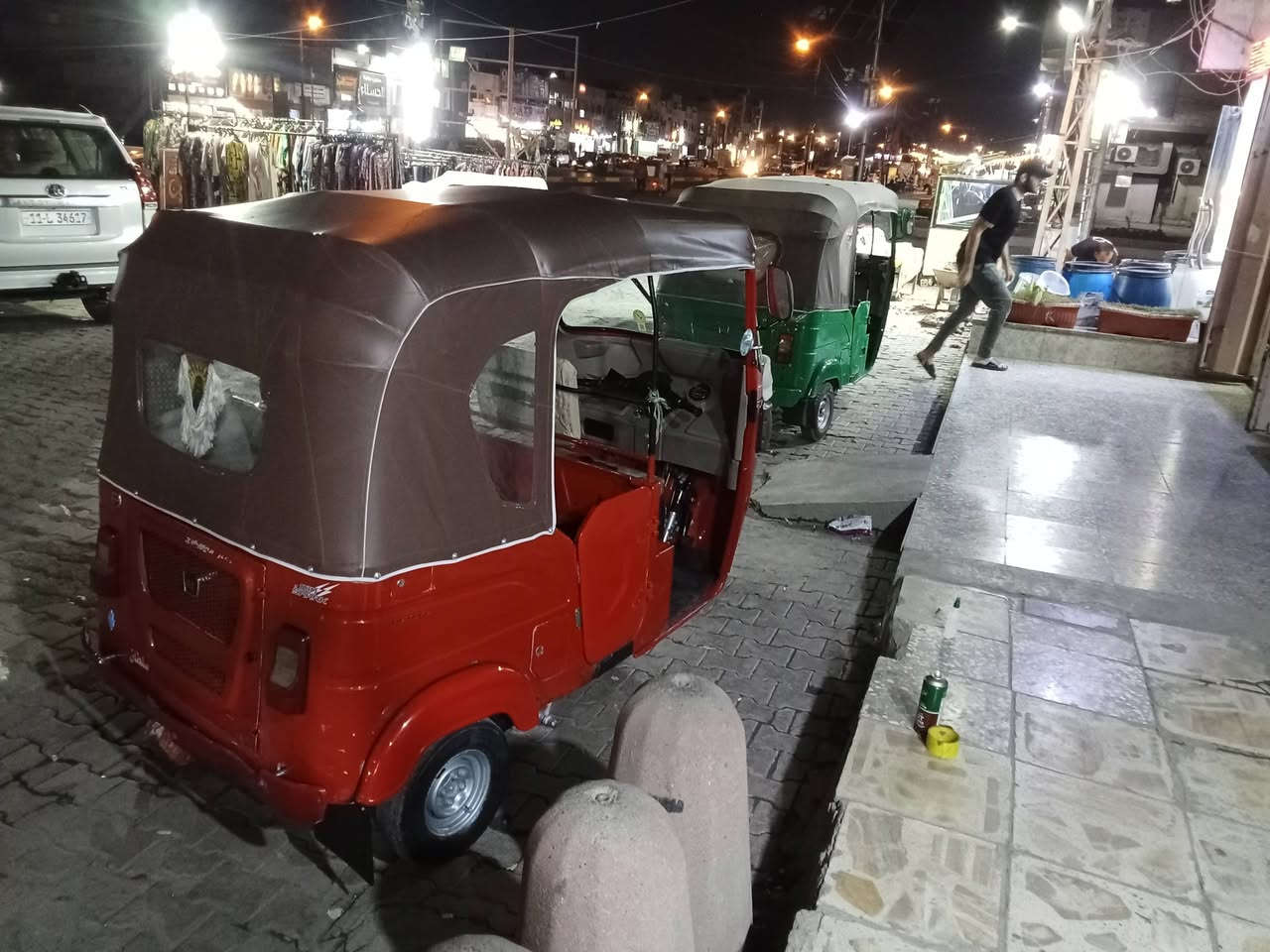 سلام عليكم شباب تكتك موديل 22شهر 12 تكتك كفالة ما معمرة ولا قطرة صبغ سعر 9مليون الاستفسار اتصل على ***********
