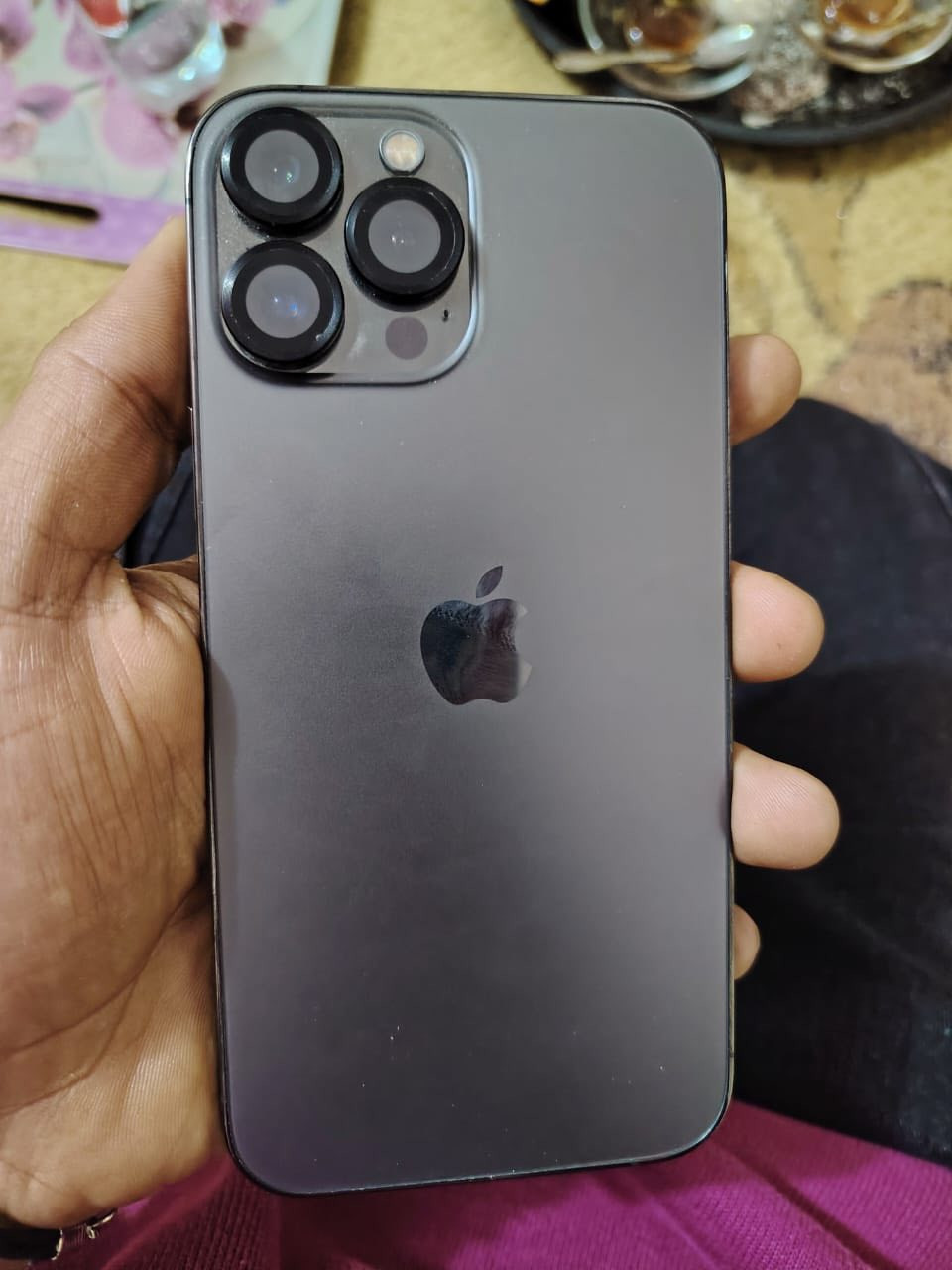 السلام عليكم ايفون 13برو ماكس نضيف كلش البطاريه 84الجهاز مامفتوح مكفول                     للاستفسار***********
