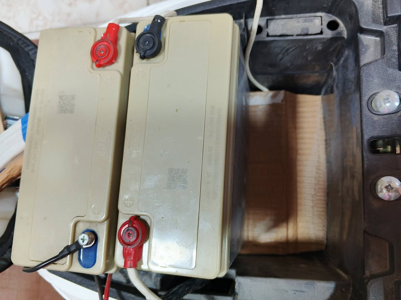 بطاريات ريان حجم 26 ستعمال شهرين ويه وصل دراجه هنه وشاحنه مالتهن ابيعهن سعر 200 توصيل ماكو 
مكاني بصره جمهوريه شارع المكاتب 
رقمي ***********
