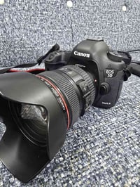 📸 للبيع: بكج احترافي متكامل لعشاق التصوير (Canon 5D Mark III) + مع عدس...