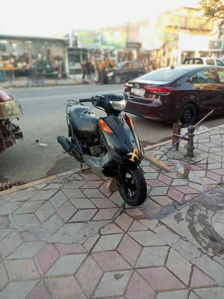 السلام عليكم دراجه ادرس ساسوكي كامله مكمله ما ناقصها شي الدراجه مجفته مره واحده كلشي شغال سلف هندر الدراجه ناقصها بس كفرات مال محرك ولأبقيه كالمله مكمله السعر  200 بيها مجال  المكان بغداد جديده شارع المسبح         الرقم ***********
