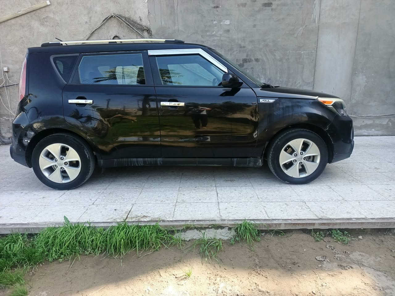 النوع: كيا صول وارد امريكي ٢٠١٥
🔹 الموديل: 2015
🔹 اللون: أسود
🔹  الوارد: أمريكي حادث جاملغ وبنيد وبيها بعض الملاحظات بالكشر والسونار موجود
🔹 المحرك: gdi بي تنقيص دهن بدون تبخير
🔹 السيارة بحالة جيدة وتعمل بصورة ممتازة
🤗 عداد المسافه : ٨٩٠٠٠ ميل
✅ السيارة نظيفة بشكل عام
⚠️ تحتوي على بعض النقوصات البسيطة 
💰 السعر:  دفتر  قابل للتفاوض للجادين فقط
📍 المعاينة: بغداد حي البنوك او حي القادسيه
📞 للاستفسار /*********** او ***********
🔥 فرصة مناسبة لمن يبحث عن سيارة عملية بسعر مناسب
