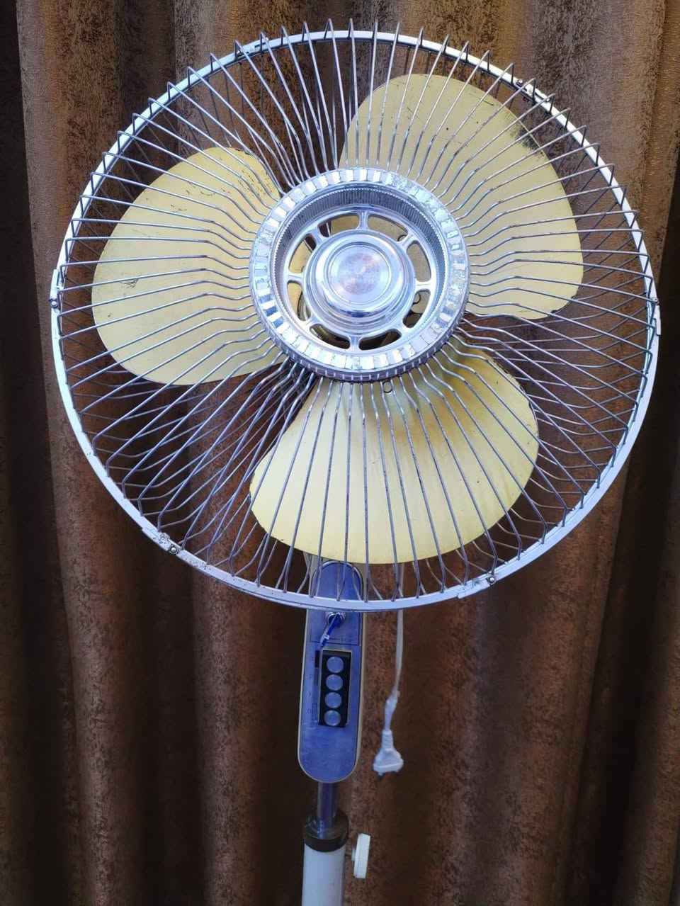 غراض للبيع كل حاجه ابسعر مكاني يم سيطرة الشعب القديمه بلسريدات الاتصال على الرقم ***********
