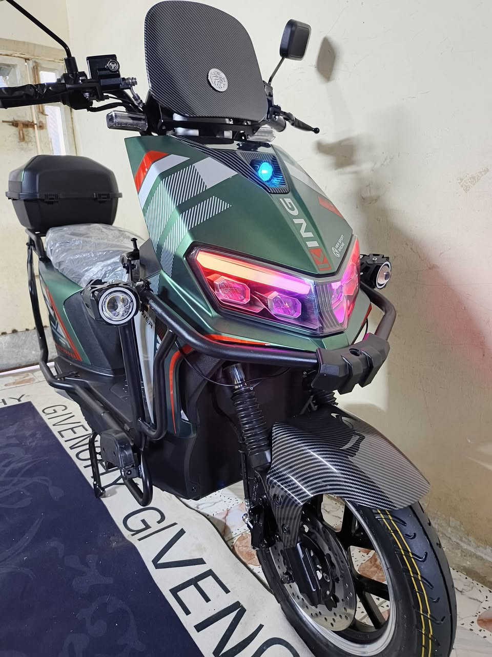 السلام عليكم ورحمة الله وبركاتة...
دراجة الصقر King  جديدة لوك اخت الزيرو موديل 2025استلام 2026

بطارية ليثيوم فوسفات الحديد 30A 72V

ملف 2000W

3تحويلات سرع

السرعة الحقيقية مع الوزن 80

تمشي بلشحنة الوحدة 90كيلو

نظام البكRالرجوع الى الخلف

نظام البارك P

MB3بلوتوث

شاشةTVTديجيتال نظام تحديد الأعطال والاعدادات والتنبيه
 وعرض الاعدادات

تشغيل سويج +بصمة +جهاز الانذار وقفل الامان 

لايت عالي ناصي زنون... سكن لايت نشرات متغيرة ألوان... بلوجكترات زنون ونشرات جانبية... اشاير يمين يسار... سطاب لايت لد بخاري... هورن

تايرات حجم 12العالي

منفذ شحنUsb

شاحن ذكي يدعم الشحن السريع والفصل التلقائي عند امتلاء البطارية بلشحن

بريك امامي خلفي دسك هيدروليك نظام Abs

مساحة تخزين واسعة

السعر ٩٧٥ ألف وبيهة مجال قليل للشراي

العنوان العطيفية قرب جامع براثا

رقمي***********
