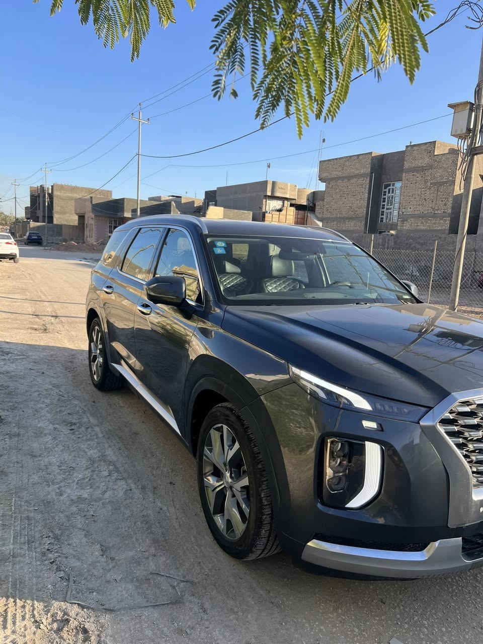 السلام عليكم 
🔴بلسايد كالكرافي للبيع 🔴
موديل ٢٠٢١
المحرك : 3.8L V6
اللون : فيلي 
ماشيه : 79
المواصفات : 
فتحتين سقف 
بصمة تشغيل + بصمة ابواب + تشغيل عن بعد
رادارات اماميه + خلفيه + جانبيه 
حساسات اماميه + خلفيه
5 كامرات 360 درجه 
كشنات اماميه خزن ميموري + مساج 
كشنات اماميه خلفيه تدفئه + تبريد 
كشنات جلد 
كشنات جميعها كهرباء+الصف الثالث صعود ونزول كهربائي
كشنات vip منفصل 
دشبول اضاءة محيطيه متعددة الالوان 
بردات جانبيه 
تبريد مركزي + منفصل التحكم 
تحكم ستيرن + شفتات ستيرن + تدفئه ستيرن 
مري هيتر + تعتيم 
ويل كب 20
صندوق كهرباء شفط + 4وضعيات فتح صندوق
5 وضعيات قياده 
اوتو هولد + نقطه عمياء + اوتو بريك 
سايد بريك بصمه + مثبت سرعه + تحديد مسار 
شحن لاسلكي + شاشة كبير + carplay 
وبعد بيها هواي مواصفات 
السيارة موجودة بابل المسيب 
السعر265 رقم بغداد بإسمي
السيارة حادثها فقط بنيد  وبيها بارد بين جاملغ الامامي وباب السايق 
السيارة على أيدي نظيفة ومابيها اي نقص  
للإستفسار التواصل على خاص
او الاتصال   ***********
