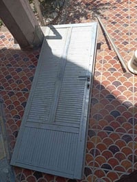 بيع باب الألمنيوم نضيف مثل الصوره مجرد تنظيف زايد وتشده ب25الف فقط وات...