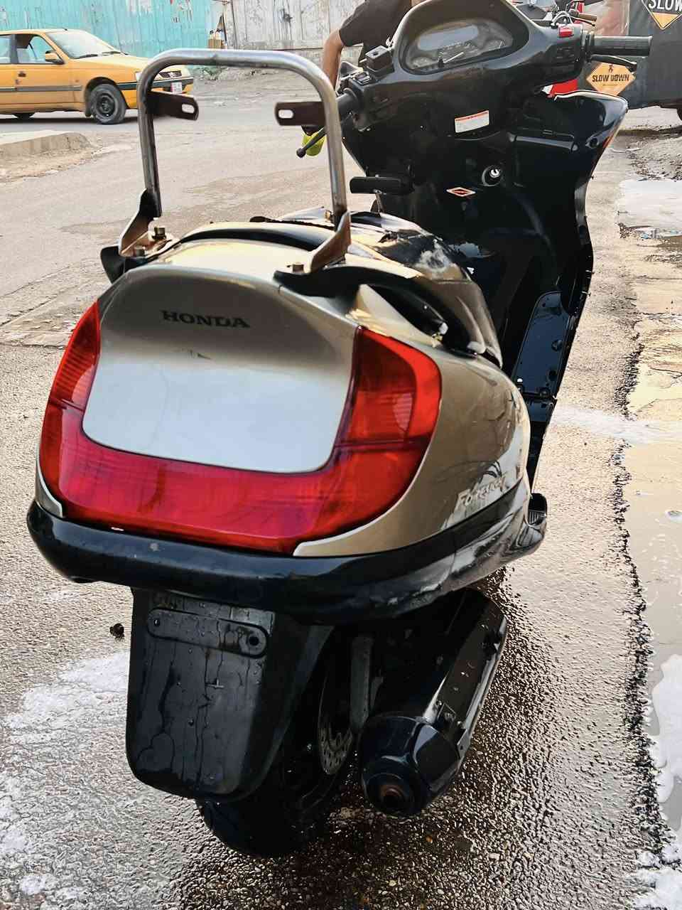 السلام عليكم فورسايت للبيع طافية زوج تايرات جدد باكستاني بيها عطل بسيط ابيع كون حديد مكاني بغداد الامين الثانية السعر 400 الف ***********
