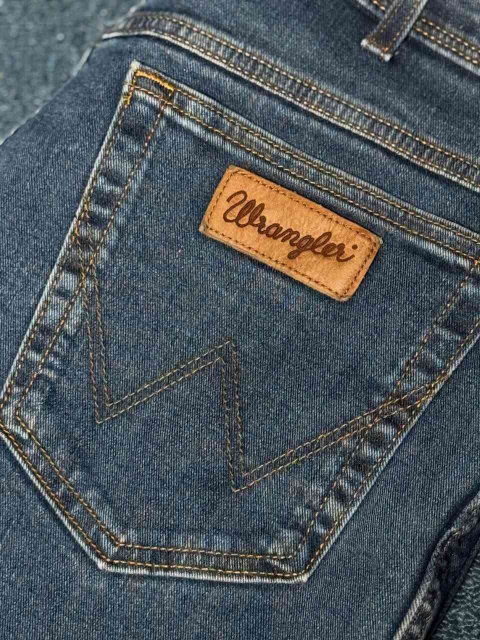 ⁨ ⁨ ⁨ Wrangler - TEXAS
جينز ماركة رانكلر 
لون ازرق 
خصر متوسط مع قالب ارجل مستقيم
تصميم كلاسيكي 5 جيوب
خامة قطنية 99% 
راحة ومتانة للاستخدام اليومي 
غلق بسحاب
بلد الصنع : بنغلادش
القياس : 36
عرض الكمر : 46 سم 
الطول : 103 سم 
عرض الحجل : 20 سم
السعر : 60 الف 
توصيل مجاني داخل بغداد وباقي محافظات العراق 🚚⁩⁩⁩


**إذا كنت صاحب هذا الإعلان وتريد حذفه لأي سبب، رجاءا أرسل رسالة إلى الدعم الفني**