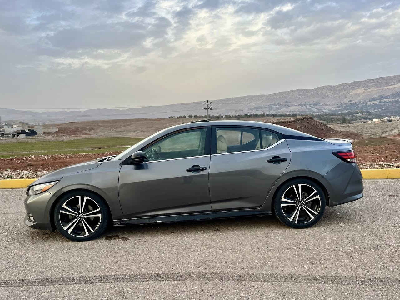 نیسان سێنترا ٢٠٢٠ مواسه‌فاتی Srفول مواسه‌فات به‌سمه‌و شه‌غالو كوشن هیته‌رو سوكان هیته‌ر لایتی لیدو زینۆنو شاشه‌و كامل رادارو حه‌ساسو زۆر شتی دیكه‌ سه‌یاره‌كه‌ یه‌ك پارچه‌ی بۆیاغه‌و له‌گه‌ر یه‌ك په‌ڵه‌ ته‌عدیل ***********
