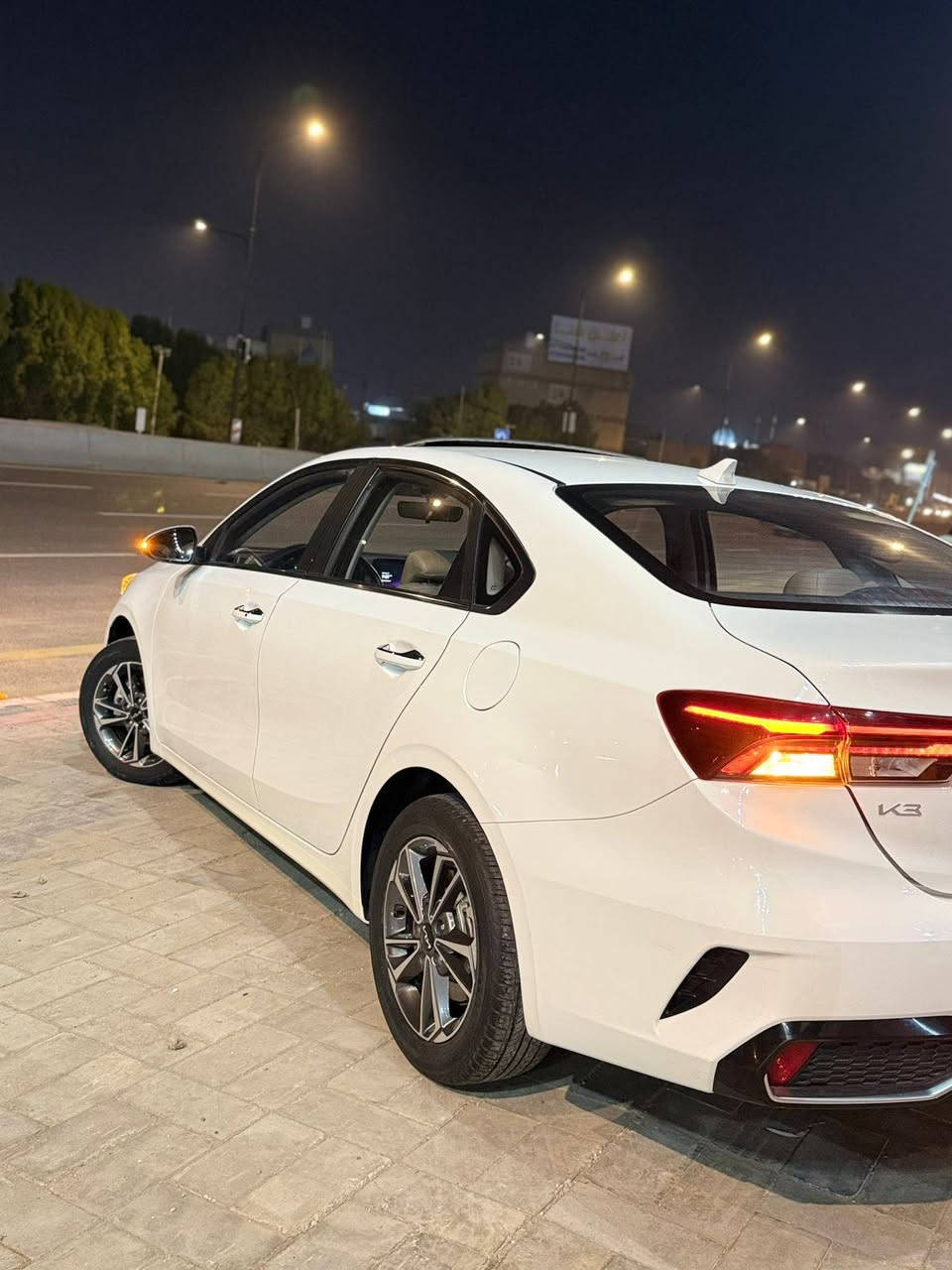 K3موديل 2022
فول واحد على واحد
إشارة متحركة
يدات نيكل 
بصمة 
فتحة 
شاشة كار بلي
شاحن لاسلكي
تبريد خلفي 
داخل رصاصي
السيارة بيها باب الصدر مبدل +بارد في الباب الخلفي
مكاني النجف الاشرف حي النداء 
***********
سلوم الملك

