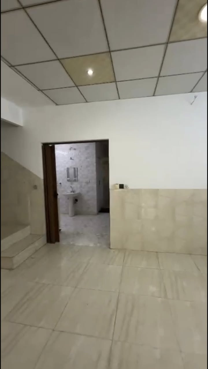 بيت للايجار طابق الارض عنيكاوا108
300$قفلو  راسلنى ع واتساب***********
