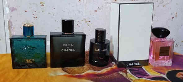 السلام عليكم اشتريت هاي العطور من الكويت رجالية ونساىية واريد ابيعها للاستفسار ت ***********
