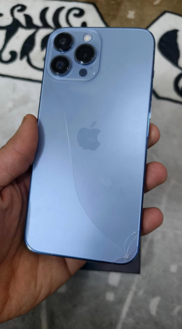 سلام عليكم عندي جهاز أيفون 13 برو ماكس جهاز ضهرة مفطور بطارية 93معلايه .سعره 550وبي مجال بسيط .مكان بغداد مدينة الصدر.رقم الهاتف ***********
