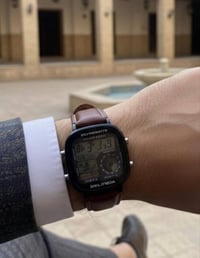 يوجد لدينا ساعات بسعر الجمله وكل ساعه سعرها تحت الصوره للتواصل ٠٧٧١٨٥٤...