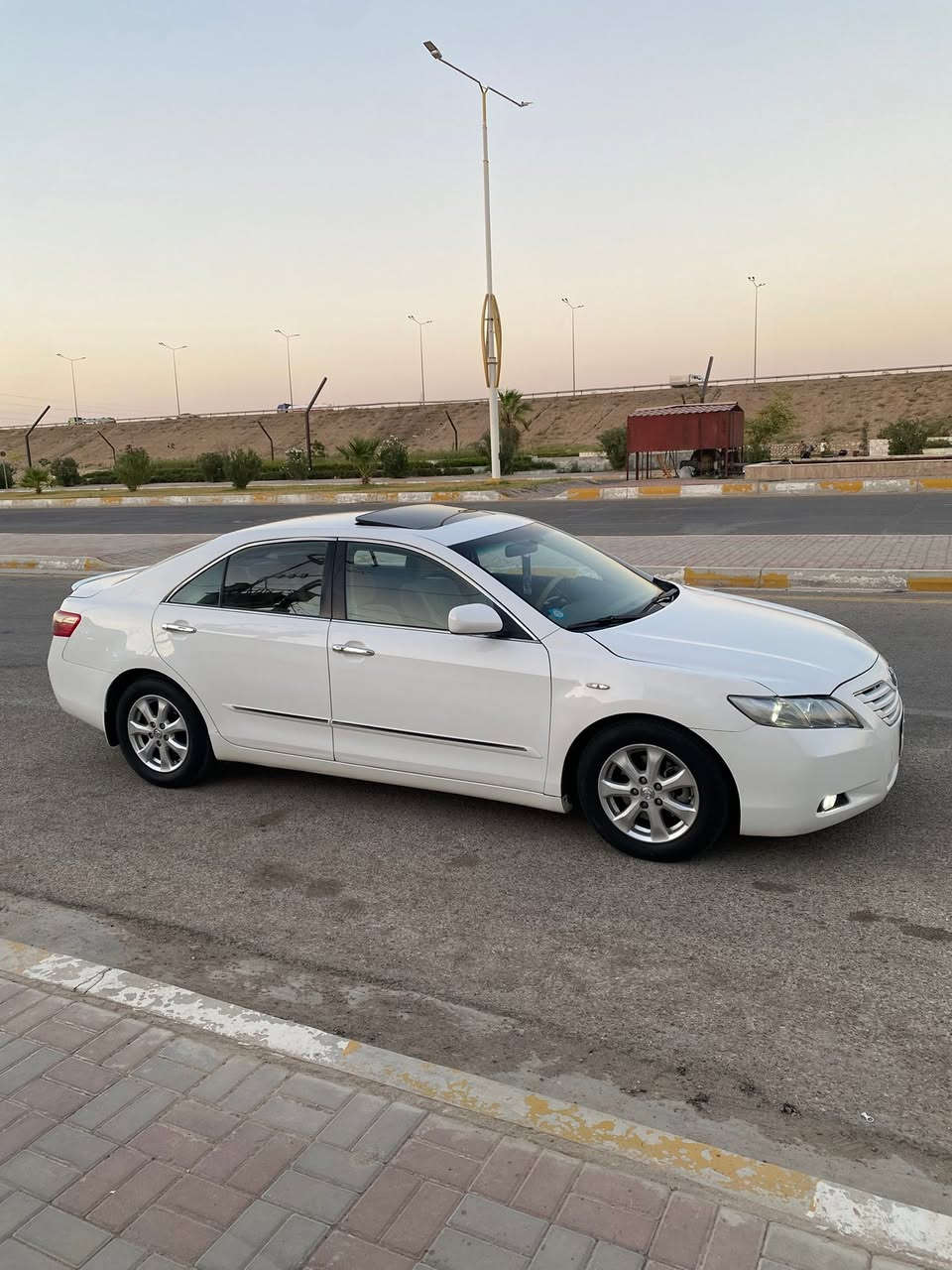 تحيه طيبه الى جميع اخواني المحترمين افتح الفيديو حتى تعرف التفاصيل للبيع كامري موديل 2008 خليجي GLX فول مواصفات رقم بغداد الماني سياره مكفوله من الضرر والصبغ عدى داير جاملغ فقط مكينه 2400 4 سلندر بلاديه مامفتوحه لا تنقيص ولا تبخير سلايد روف تحكم ستيرن جهتين كشن كهرباء داخل صاج ملكي كروز سرعه انارة ترحيب تبريد قطعتين حساسات خلفيه سياره جديده جدا ومتعوب عليها خاليه من اي نقص السعر 119 مكاني الانبار فلوجه للاستفسار 
***********
***********
