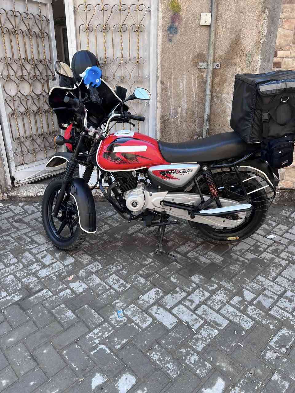 سلام عليكم بوكسر البيع مديل ٢٠٢٣نازله ٢٠٢٤
***********

شوفت عينك نضيفه و خير من الله مكفوله من مكينه و كلشي ما عده جوزه الايت واكفه و سعره ٢٥٠٠ و بيه مجال مرقم بغداد باقي عله لوحات و الدراجه بسم ولد مو بسمي
