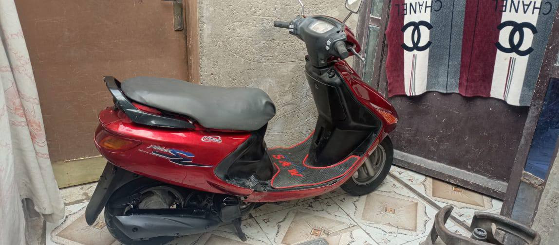 سلام عليكم فراشه نثيه للبيع نضيفه ما عايزه شي دراجه مفتوحه مره وحده سعر ب 350وبيه  مكان نجف شارع مطار رقم للاتصال ***********
