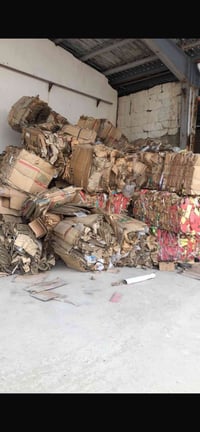 عندي كارتون البيع كميه 80  طن نضيف جدا جدا سعر الطن160 الف مطروح مكاني...