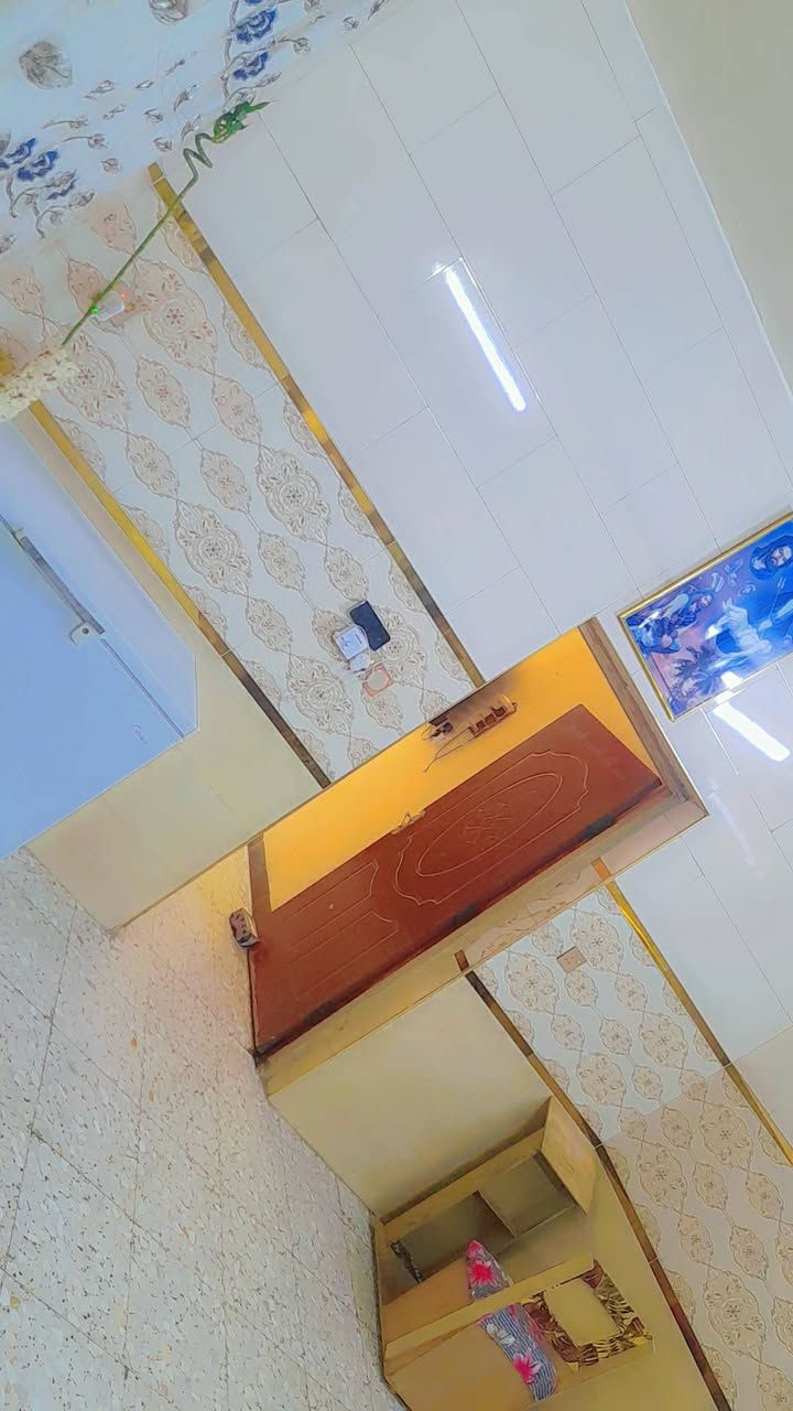 🏠 بيت للبيع في [الزعفرانية دور الشهداء] 🏠
​المساحة: [100 متر]{ طابقين) 
📞 للتواصل والاستفسار الاتصال على الرقم ( ***********)
