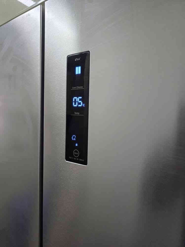 - #ثلاجة ماركة SAMIX (ثلاجة + مجمدة) 4 ابواب استخدام ٦ اشهر السعر 850 الف. 
 

متواجد داخل المجمع الي حاب يجي تتصل او خاص او اتصال (سجاد) 
تفضل استفسر واتس + اتصال : ***********
