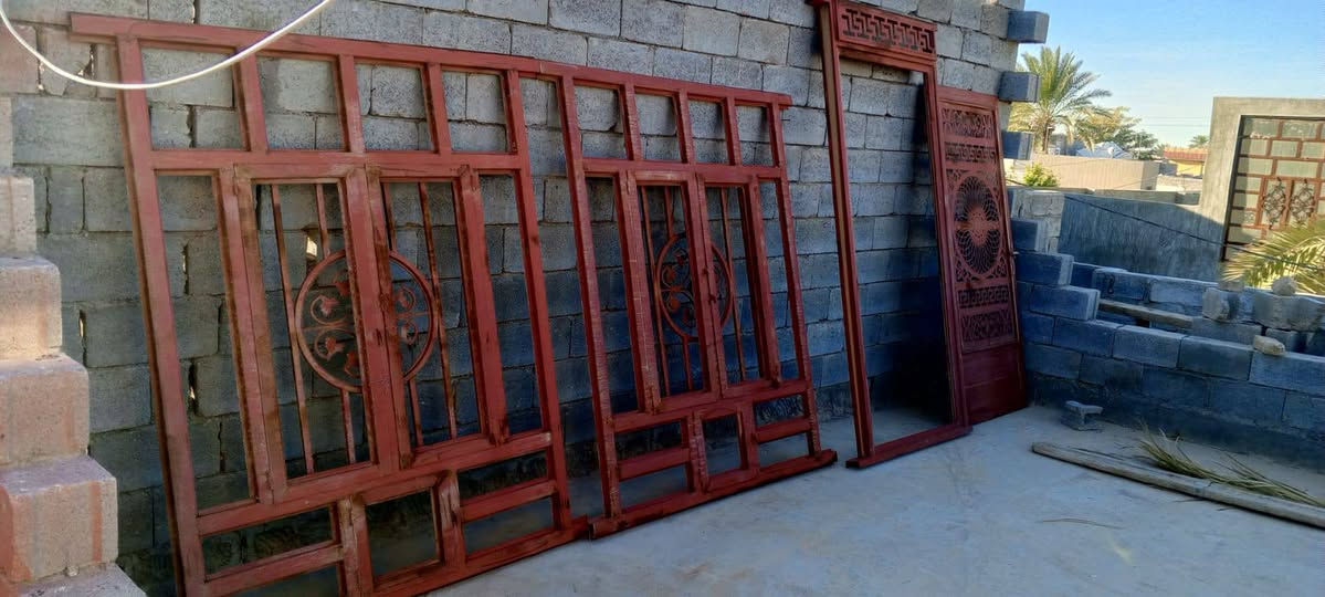 مكلف بالنشر شبابيك عدد ٢ كرسته جديده مع باب جديد الشباك الواحد ٢٢٥والباب ٣٠٠ وبيهن مجال الاتصال على الرقم ***********
