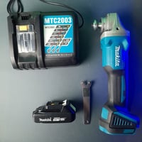 ماگيتا • شاحن • بطارية