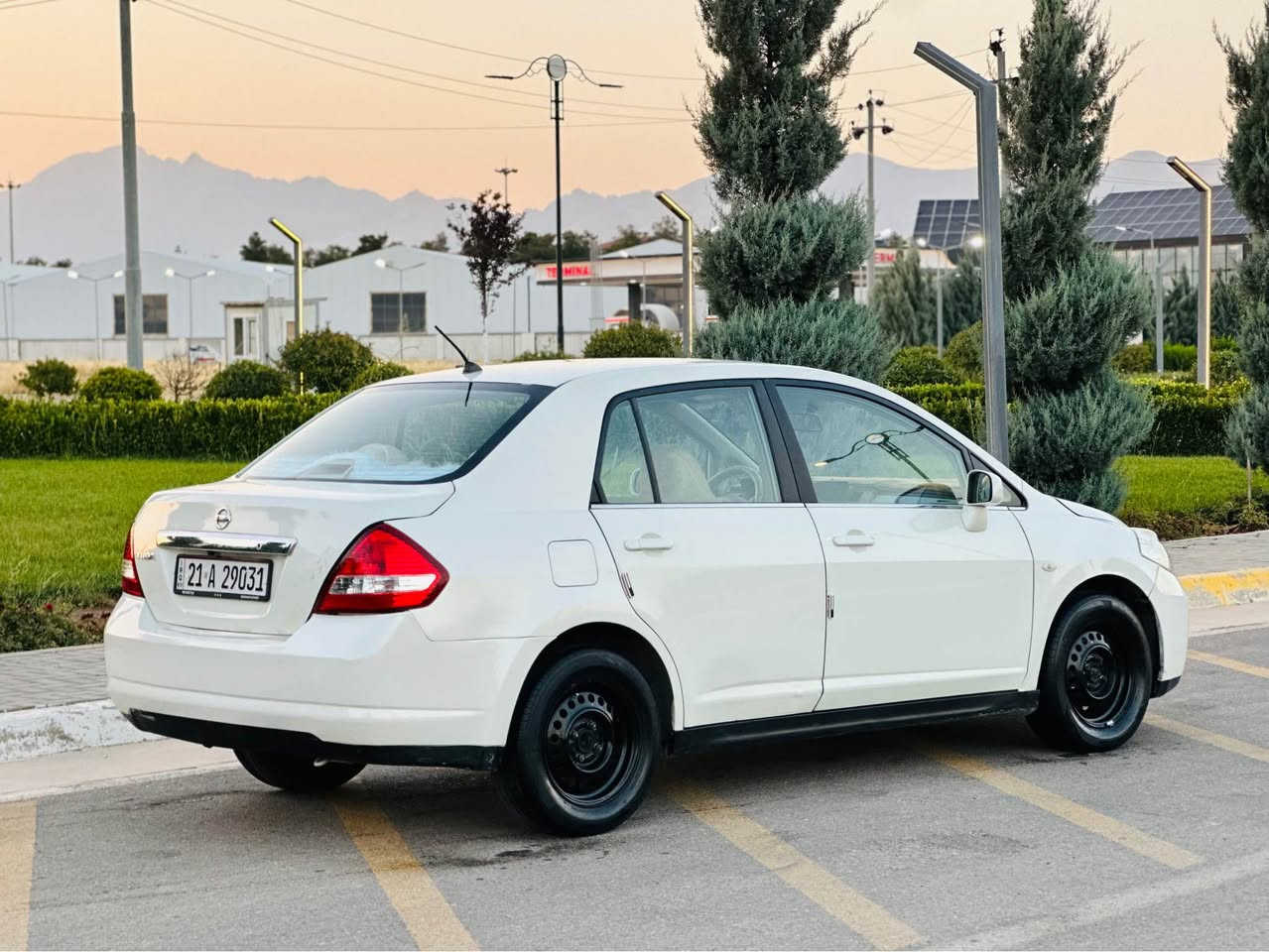 nissan tida 2009 

نیسان تیدا مۆدێل ٢٠٠٩ 
سەیارەکە یابانی 
ناو زەردە 
جام کارەبا  
ئاوێنە کارەبا 
شاشە و کامێرای بۆ دانراوە 
سەیارەکە زۆر بێ مەسرەفە 
تەنها ٢١٧ هەزار ڕۆشتوە 
سەیارەکە رەقەم و سەنەوی تازەیە 
یەک چەمەلەغی بۆیاخە بێ ناوگرتن 
هەموو گیانی بە شەرتە سەیارەکە 

سعر : 90$ 

📞 *********** السليمانية, العراق
