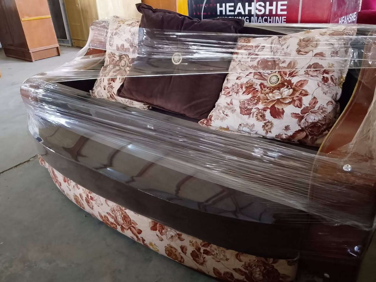 تخم 10 مقاعد تفصال تركي.. مستخدم ايام.. بيع مراوس عادي
شغل ثگيل نضافه فول الشراي يتصل ..***********...
