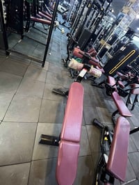 موجود أجهزه مستعمله مصطبات وأجهزه معده وبايسكلات ومصطبات كيل  وتعلاكات...