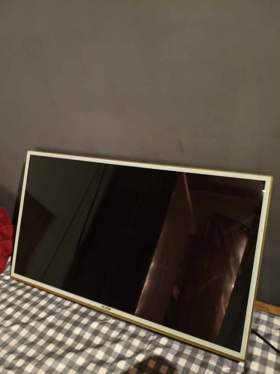بلازمه ستعمال قليل 32 بوصه نضيفه للأستفسار *********** البصرة, العراق
