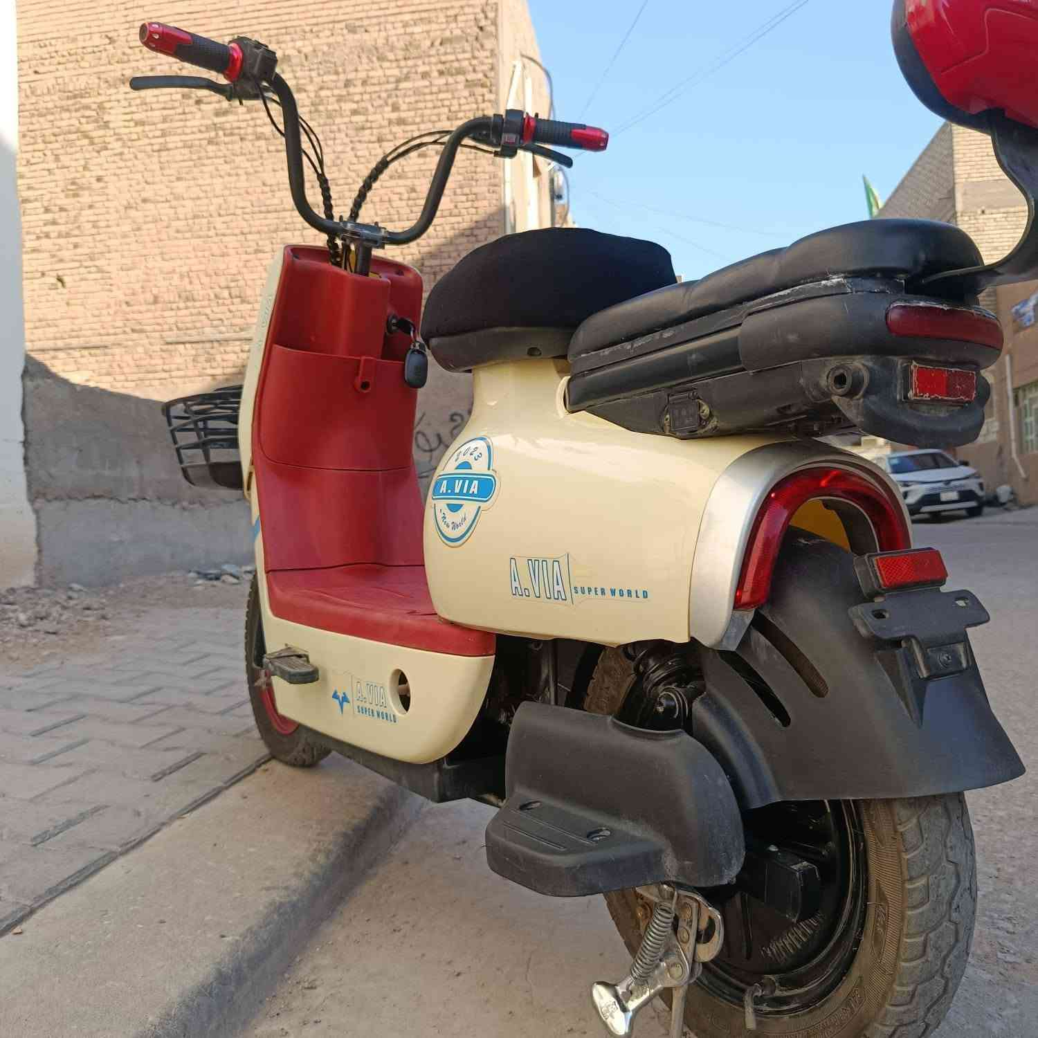 السلام عليكم دراجه شحن فيسا موديل 2023 حجم 14 نضيفه اخت الجديده حلوه كله شغاله بطاريات جدد ك كفاله تشتغل بصمه وسويج 3 سرعات بيه تمشي 40 حقيقي. نقصه فقط شاشه او موجوده شاشه عندي هورن ما بيه السعر مناسب 250 وبيه مجال للشراي مكاني النجف حي النداء رقمي *********** واتساب
