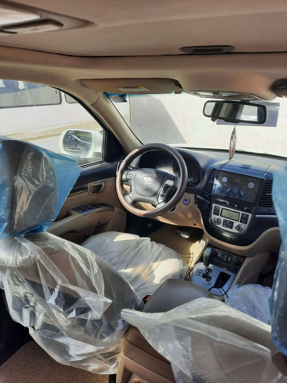 السلام عليكم
سنتافي ٢٠١٢ خليجي  رقم بغداد محرك ٣٥٠٠  ٦ سلندر
فول مواصفات السيارة ٣ قطع تبريد_ فتحة سقف -تبريد شاشة -كشنات كهرباء -تحكم ستيرن _اشارات بالمري الجانبية
كفالة عامة كير ومحرك وصدر أمامي وخلفي وتخم تايرات 
الكشر بي ٤ قطع صبغ بس بدون دواخل وجاهزة لسيارة
ماشية ١٥٠ الف
السعر ١٢٨ وبيهه مجال 
بغداد الكريعات 
***********
