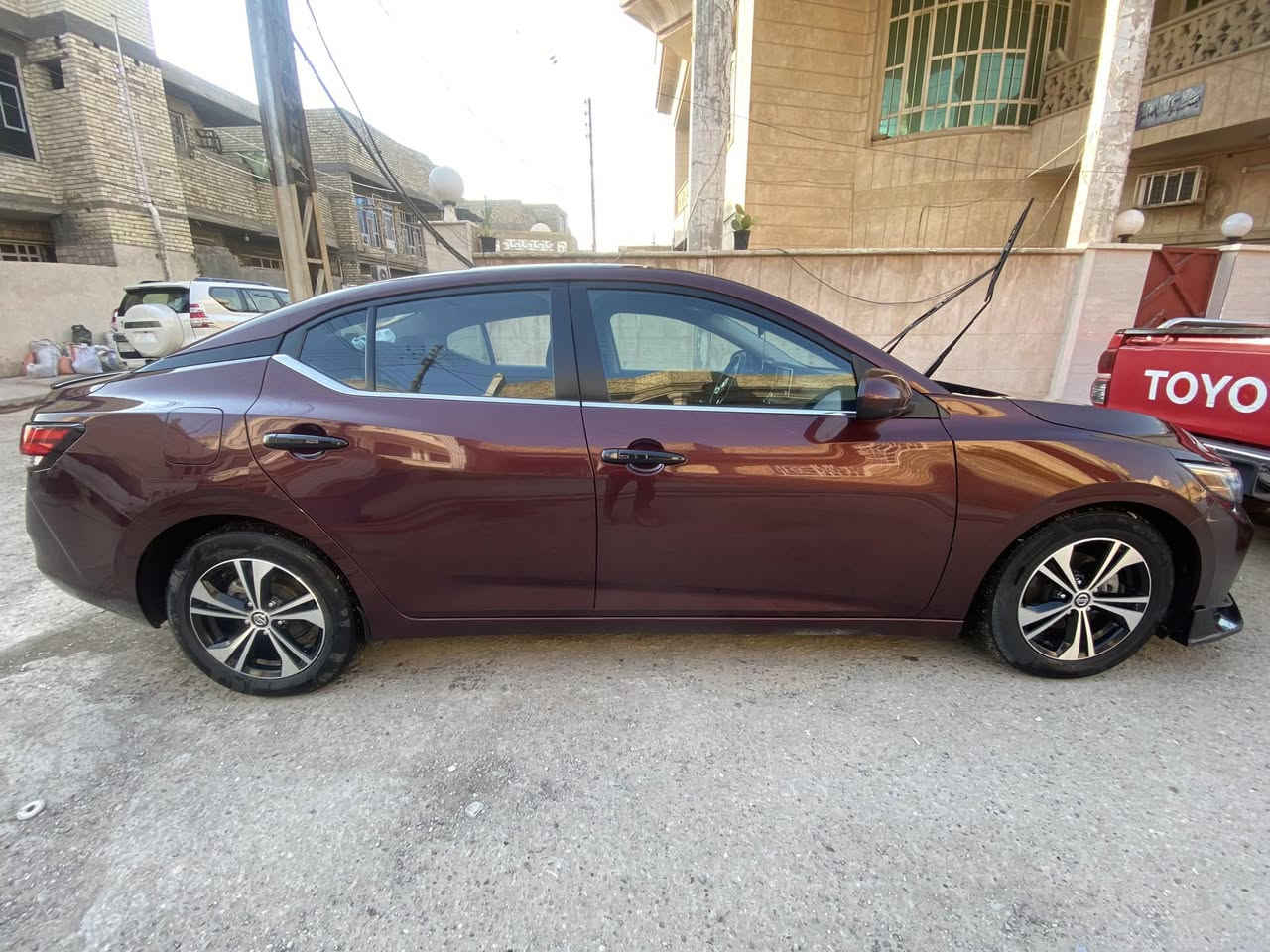 سلام عليكم..
نيسان سنترا 2022 كرزي رقم اربيل  للبيع 
مواصفاتها sv
تحكم ستيرن كامل،بصمة،وضعيات قيادة (ايكو،وعادي،وسبورت)، اوتو ستوب امامي خلفي،الحفاظ على المسار،حساسات مري 

حادثها فقط بنيد  باقي السيارة مكفولة من الضرر والصبغ  والمكينة والكير ، بالنسبة للكير مبدل دهنه وفلاتر يعني خير من الله ودهن المكينة هم مبدله جديد يعني السيارة عليها ادامه 
اكو كم ملاحظة بيها بالبدي تكحيلات بسيطة  واضحة بالصور 
مكان السيارة بغداد - البلديات 
السعر 163$
***********
