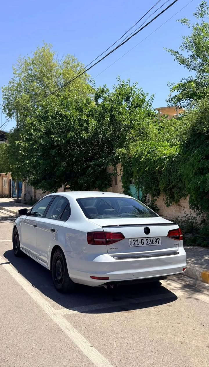 جیتا 2017  1.4 تۆربۆ مرغوب
مواصفات S
ABS
گیر و مکینە بشرط 
بيها قطعتين چاملغ امامي بدون دواخل 
ارباگ ستیرن بس 
گير اوتوماتيك - عادي - سپورت
تحدید سرعە 
ستیرن ڤولیوم
عنده بطاقة بنزين
مکان:کرکوک

***********

جیتا 2017s 1.4 تۆربۆی مەرغوب
مواسەفات S 
ABS
گێر و مەکینە بەشەرت 
دوو پارچەی پێشی هەییە تەنها چامڵغ
ئێرباگ بەس سوکان 
گێر ئۆتۆماتیک و عادی و سپۆرت
تحدید سورعە و سوکان ڤۆلیۆم
بيطاقەی بەنزینیشی هەییە
شوێن:کەرکوک

***********
