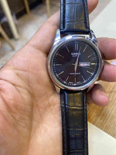 السلام عليكم 
ساعه كاسيو اؤتوماتيك ياباني 
نظيفه وشغاله 
سعره : 25 الف 
مكاني بغداد بلديات 
رقمي : ***********
توصيل موجود بغداد و محافظات بغداد
