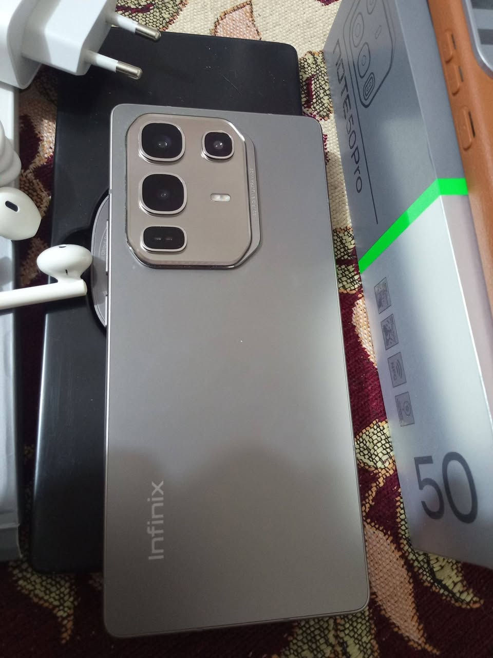 السلام عليكم انفنكس نوت 50 برو للبيع نظافه 100% كامل ملحقات سعر 250 قفل ***********
