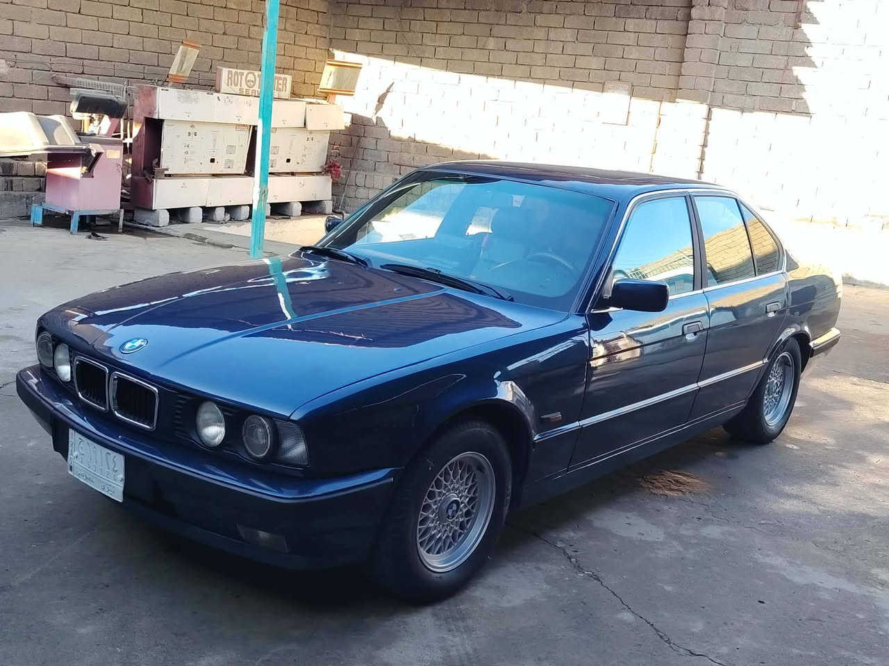للبيع
BMW525اصل 
موديل 1992
صبغ عام جماليه  
طخم امامي خلفي جديد
لايتات صلايب 
مري صقر 
وياله خليه صقر اصلي  
تايرات جدد 
رقم الماني شرط تحويل 
تبريد ❄️ 
تدفئة 🔥 
محرك كير شرط 
كير اتوماتيك 
سلايت كهرب 
كشنات جلد كارتير اصلي
جامات كهرباء 
دشبول ايربك 
دركه ايربك تحكمات 
زينول 
شاشه تاب
 المكان الموصل  
شراي يخابرني 
مكلف بلنشر
 ***********

***********

