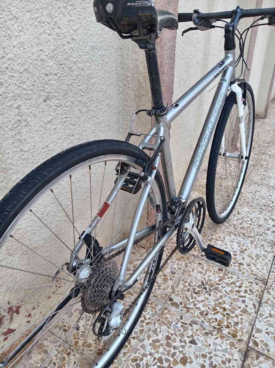 السلام عليكم
دراجه ماركـه #Specialized #سبيشيل_زيد
ماركه غنيه عن التعريف
حجم 28 c700
قياس فريم سمول S
معدن المنيوم بالكامل 
صنع يدوي تايوان 🇹🇼
سستم شيمانوا التوس 8×3
لون سلڤر لامع
وياله مختمه #ALEXRIMS
بريكات #تيكتروا
دراجه كامله ومضطبه كل غراضها اصليه 

#السعـر 170 الـف
#مكاني_موصل_جانب_الايسـر
#يـوجد_تـوصيل_محافظـات


**إذا كنت صاحب هذا الإعلان وتريد حذفه لأي سبب، رجاءا أرسل رسالة إلى الدعم الفني**