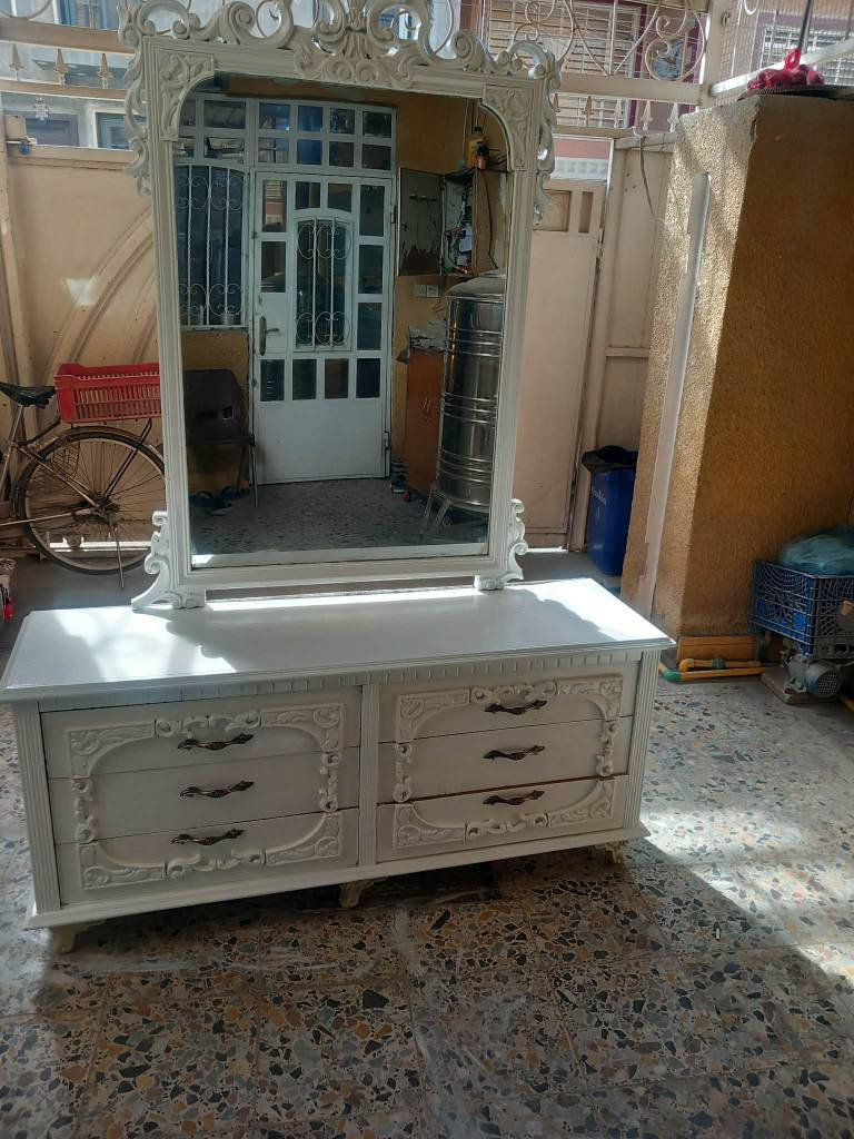 ميز تواليت مستعمل ابيض الرجل بلاستك  شغل توصى السعر ب ب ١٣٠ وبي مجال العنوان بغداد الكرخ تقاطع درويش البياع شارع البداله الانتصارسوق اميمه فرع مجمع الرازي ع اليمنه منتصف شارع ع اليسرى خلف مي اور
***********
*********** بغداد, العراق
