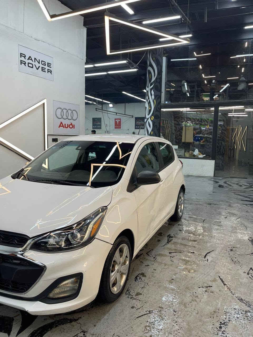 للبيع | Chevrolet Spark 2021 | وارد أمريكي 🇺🇸
تم تخفيض السعر لغرض البيع السريع
 السعر: 89 ورقة (قابل للتفاوض بالمعقول بعد المعاينة)

📍 الموقع: بغداد – الكرادة
سيارة نظيفة جدًا، اقتصادية بالوقود، مناسبة للاستخدام اليومي داخل المدينة، ومحركها و كير بحالة ممتازة.

المواصفات:
موديل 2021
وارد أمريكي
محرك اقتصادي 1.4L اقتصادي و قوي 
كير أوتوماتيك
ممشى 43 ألف 
اللون الأبيض
شاشة تدعم Apple CarPlay و Android Auto 
كاميرا خلفية
بلوتوث + USB + AUX 
تكييف ممتاز
نظام ABS مانع انغلاق الفرامل
وسائد هوائية 
نظام الثبات الإلكتروني

حادث السيارة سطحي خفيفة جداً مكفولة من التبديل فقط تصليح جاملغ امامي و بنيد و باب ، السيارة ايرباك شاصي دواخل مكفول  
📞 للتواصل: ***********
