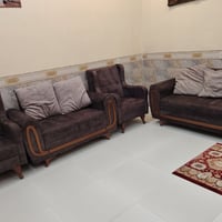 200 وبي مجال للشراي تخم 7 مقاعد نظيف شراي راسلني خاص او اتصل 077172194...