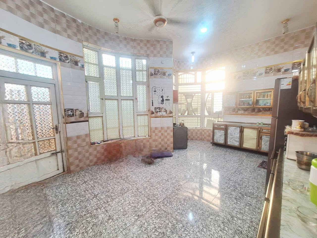 بيت ٣٢٥متر حديث درجه اولى كونكريت طابوق خنيطله الجديده بالزراعي ثالث بيت عن الحولي الفاصل الجديد البيت بالبدايه كلش قريب لتبليط
يحتوي غرفتين صالتين استقبال كبير 
مطبخ صحيات حديقه كراج ترك خلفي 
بس الساحه الاماميه نقصها كاشي
البيت كامل وخريطه حديثه مرتبه الوجهيه ١٥ متر
السعر ١٢٥
***********
بيت ٣٢٥متر حديث درجه اولى كونكريت طابوق خنيطله الجديده بالزراعي ثالث بيت عن الحولي الفاصل الجديد البيت بالبدايه كلش قريب لتبليط
