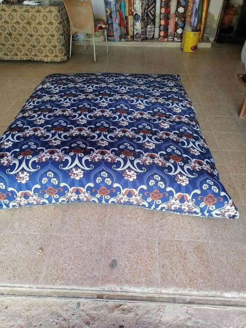 خياطة ومفروشات السكر لعمل وبيع كافة انواع المفروشات مستعدون لعمل جهاز العرائس المطارح والجودليات وعمل دواشك الفقرات مستعدون لنفش الصوف وندف القطن حي السكر قرب جامع الرحمة موبايل***********
