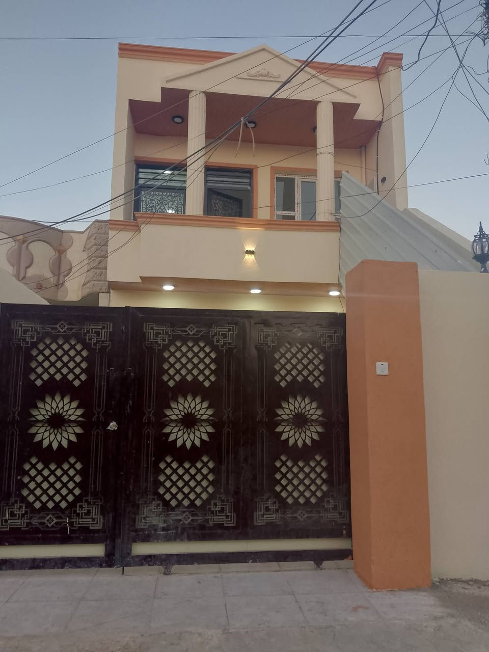 دار 150 متر للبيع طابقين كل طابق بيت معزول وحدة ودرج معزول  نضام بيتين مؤجر ب500 الف تكريت القادسية قطعة 500 خلف مدرسة اليسلون السعر 110 مليون للاستفسار حاليا ماجرات 500
***********
***********
