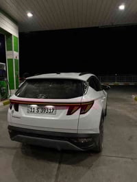 توسان ٢٠٢٣ خليجي سياره رقم بغداد   ماشيه ٦٤ الف  موصفات فول عدا الفتحه...